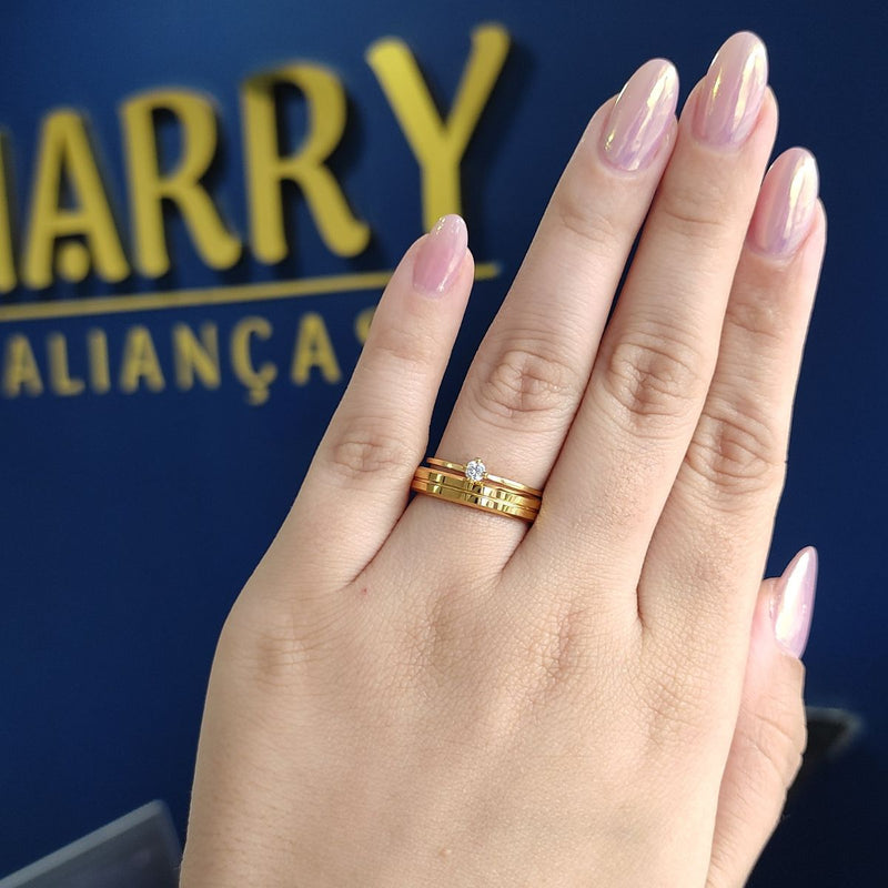 Unidade Aliança Chanfrada Friso 4mm Com 6 Camadas Ouro 18k em Tungstênio